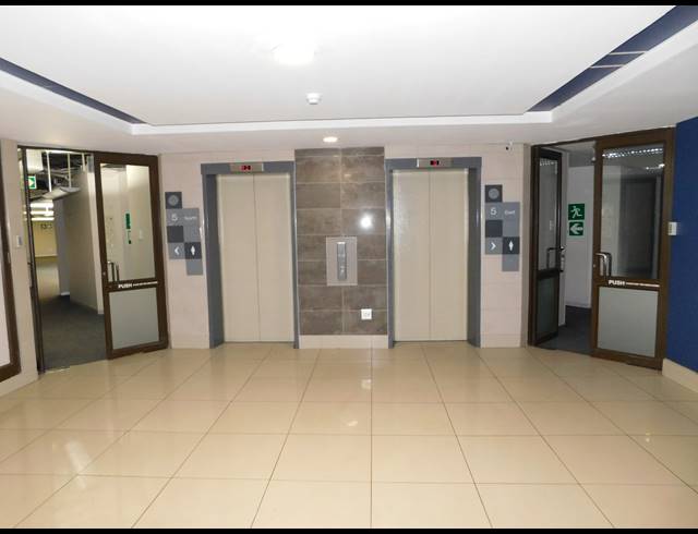 1,000M² OFFICE TO LET IN FERNDALE